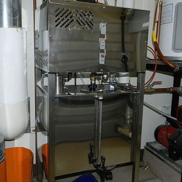 Steam water distiller